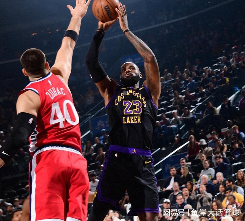 开云体育APP下载-拒逆转！东契奇32+8小卡24+5，哈登18+7完成救赎，老詹23+6创纪录